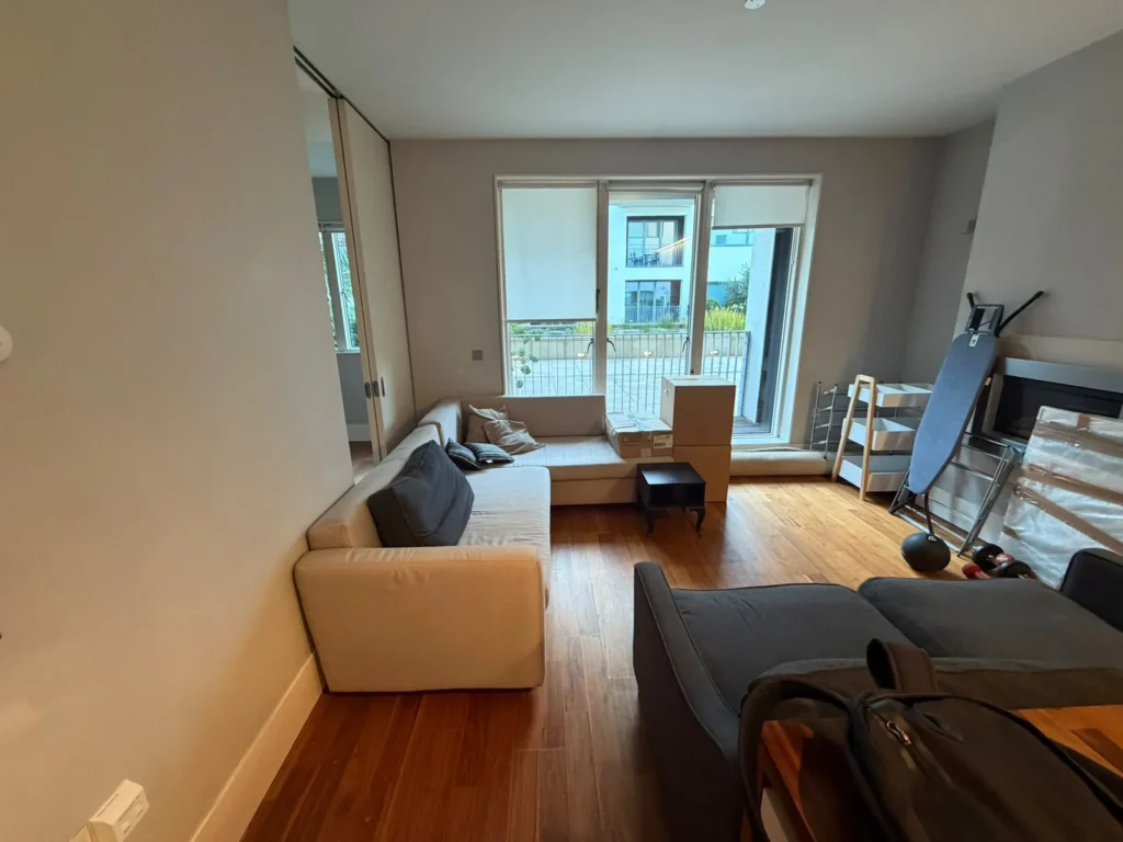 part-cleared-living-room-during-a-flat-removal